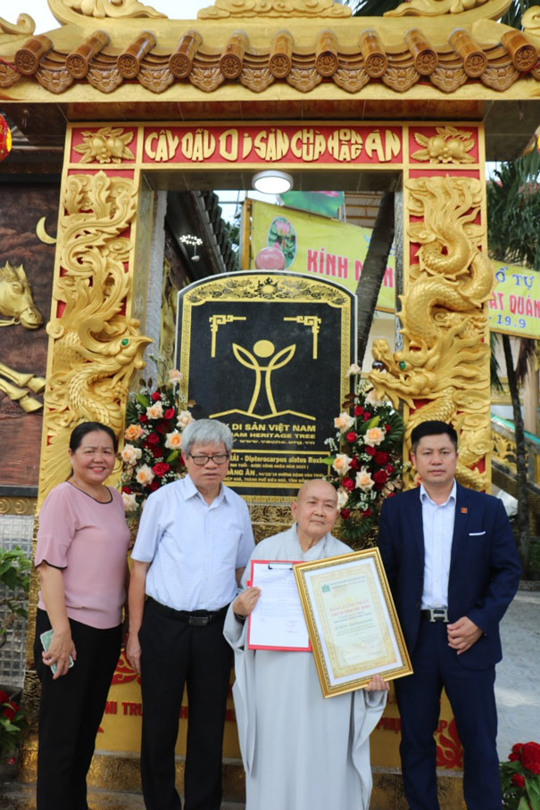 Cây[-]đầu[-]tiên[-]của[-]tỉnh[-]Đồng[-]Nai[-]được[-]công[-]nhận[-]Cây[-]Di[-]sản[-]Việt[-]Nam